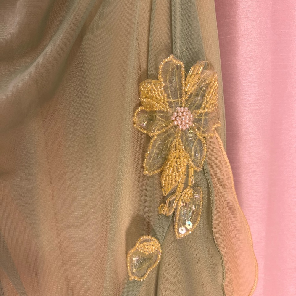 Semi formal /Formal Dress size Medium on label (2-5)